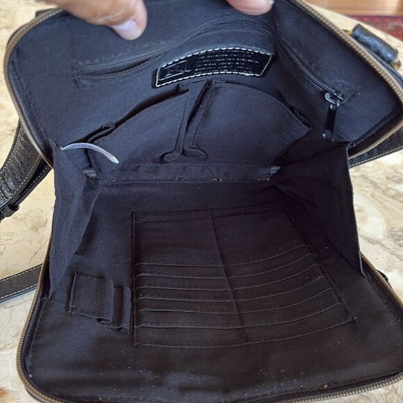 Relic by Fossil Y2K Vintage Faux Leather Crossbody Organizer Bag - Picture 14 of 16